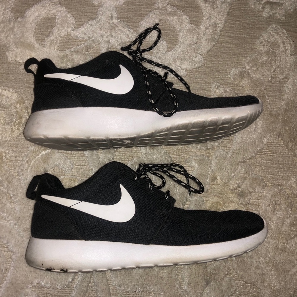 ❌SOLD❌ Black Nike Roshe